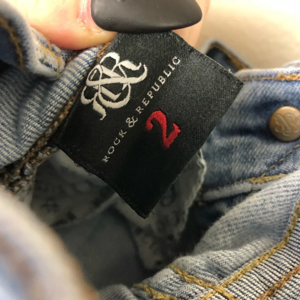 Rock & Republic Flared Bottom Jeans - Picture 6 of 6